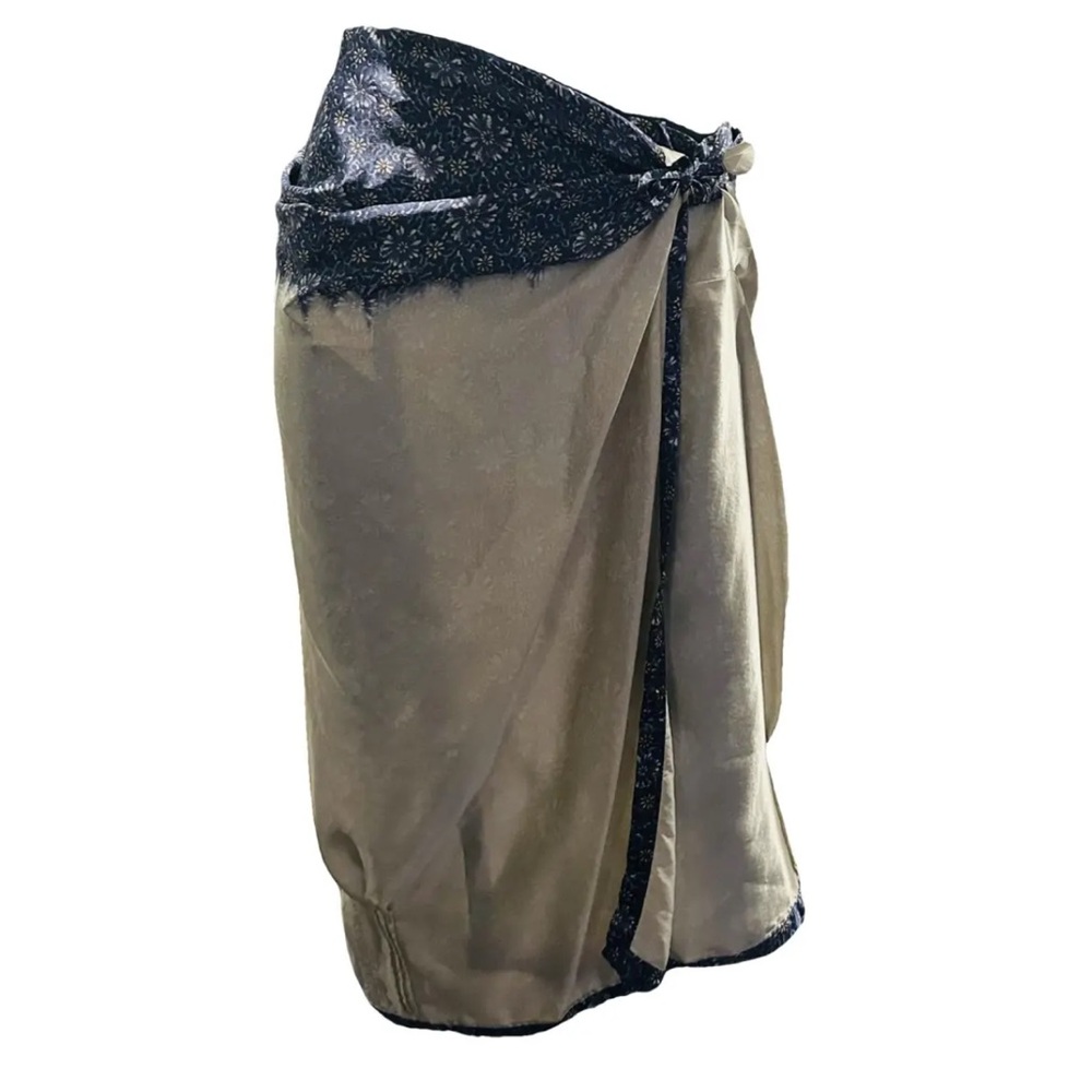 New with tags DRIES VAN NOTEN silk wrap skirt. Size 4 (36 French)